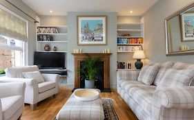 2 Bedroom Flat In Vauxhall